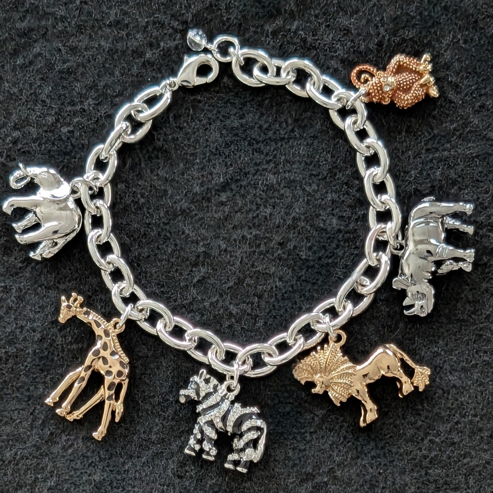 NAPIER. SAFARI ANIMAL CHARM BRACELET.